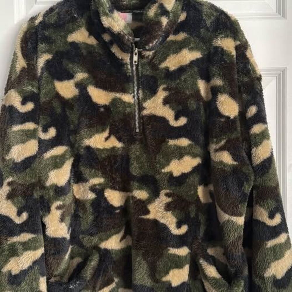 Large Fuzzy Camo quarter zip